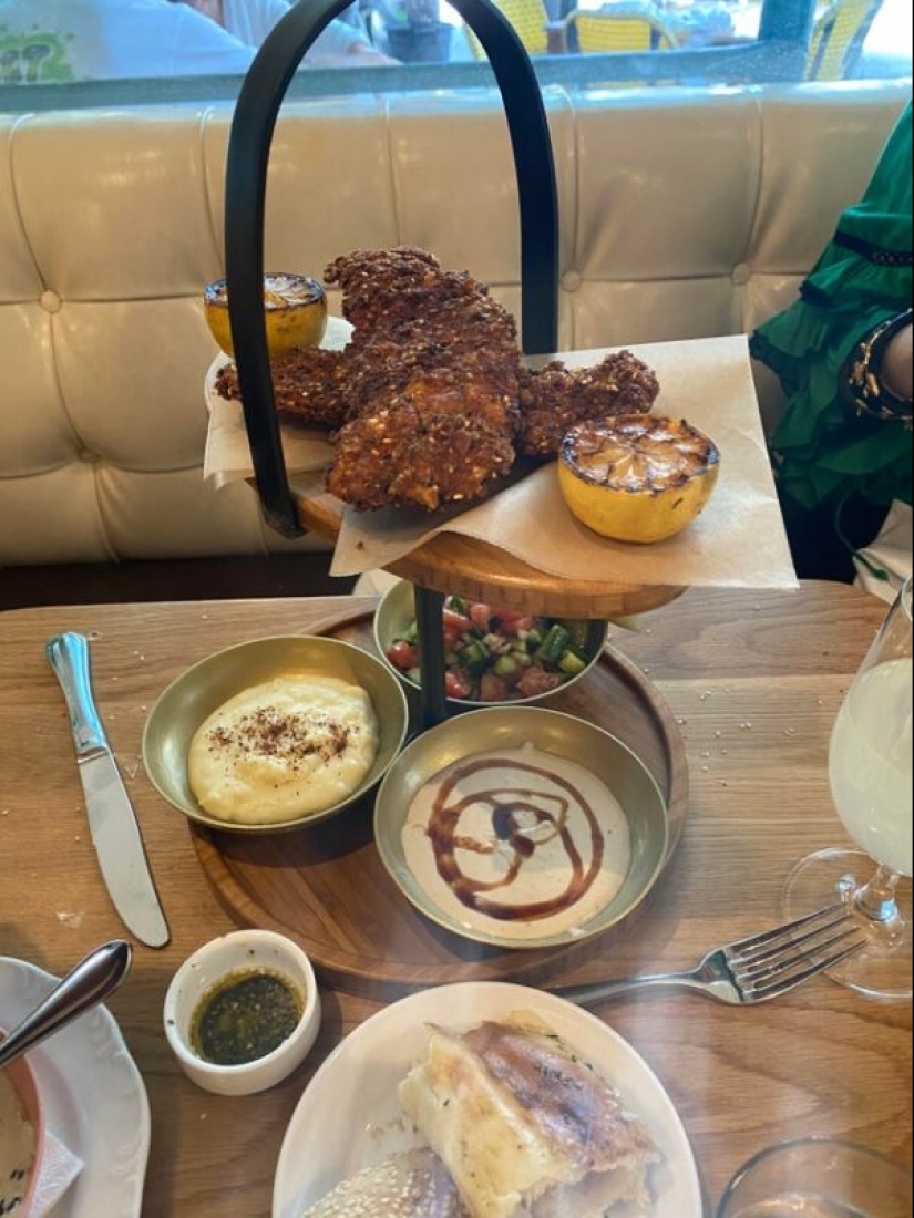 "¡Dame un plato!": 22 de los ejemplos más locos de servir platos "¡Dame un plato!": 22 de los ejemplos más locos de servir platos