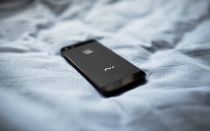 Dangerous to health: scientists explained why you should not sleep with a smartphone Dangerous to health: scientists explained why you should not sleep with a smartphone