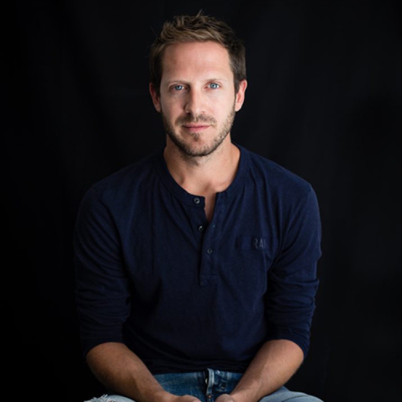 Daniel Popper's audiovisual sculptures creating the atmosphere of festivals