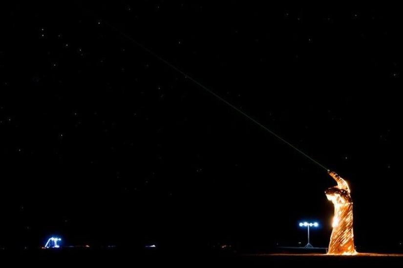 Daniel Popper's audiovisual sculptures creating the atmosphere of festivals