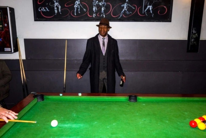 Dark deeds: fotos atrevidas de la vida nocturna en los lugares sórdidos de Londres Dark deeds: fotos atrevidas de la vida nocturna en los lugares sórdidos de Londres