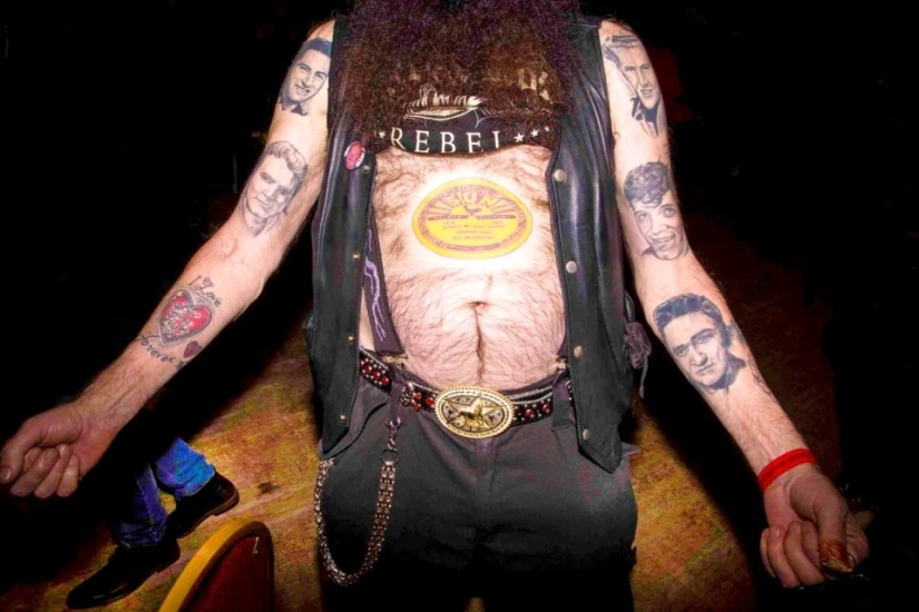 Dark deeds: fotos atrevidas de la vida nocturna en los lugares sórdidos de Londres Dark deeds: fotos atrevidas de la vida nocturna en los lugares sórdidos de Londres