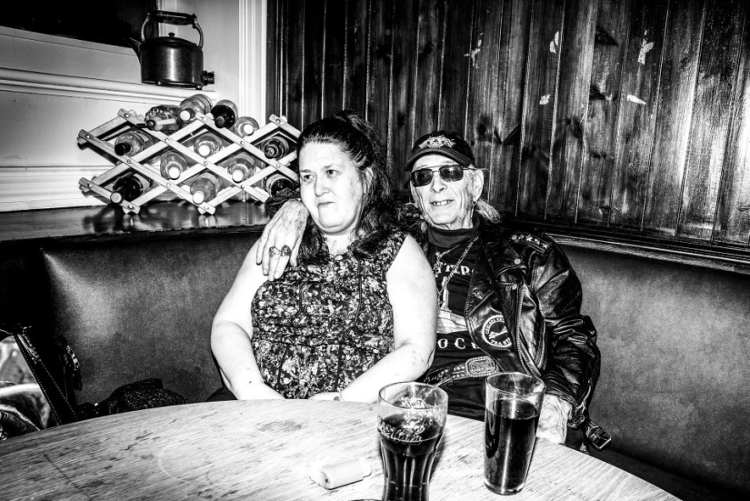 Dark deeds: fotos atrevidas de la vida nocturna en los lugares sórdidos de Londres Dark deeds: fotos atrevidas de la vida nocturna en los lugares sórdidos de Londres