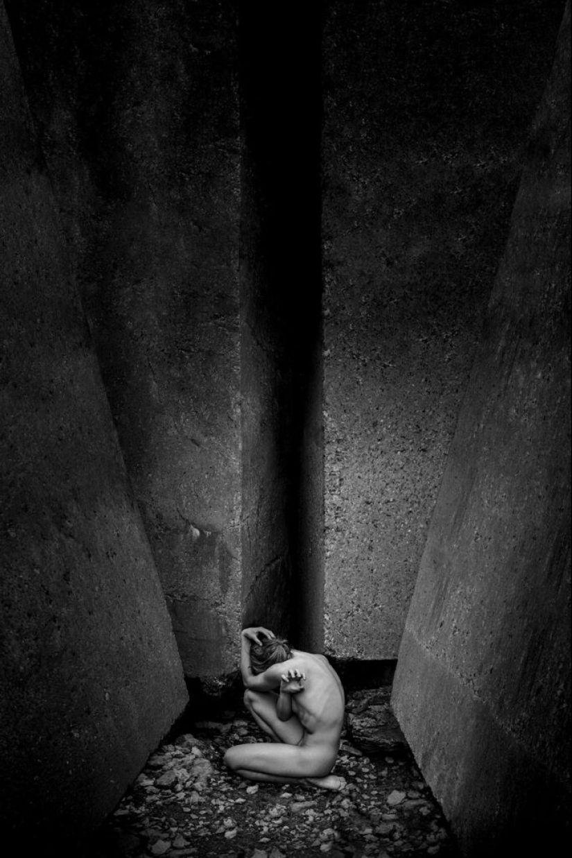 Dark fantasies in nude style from photographer Gobotoru