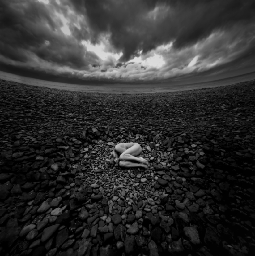 Dark fantasies in nude style from photographer Gobotoru