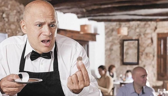 De dónde viene la tradición de dejar propinas y por qué la malinterpretamos