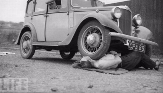 Deadly Number-Acrobacias locas en fotos retro