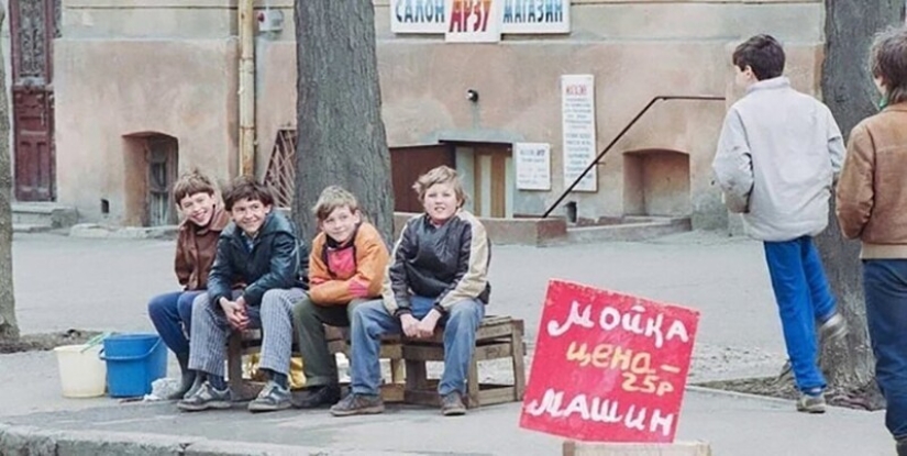 Decay period: 40 pictures from the 90s that will cause mixed feelings