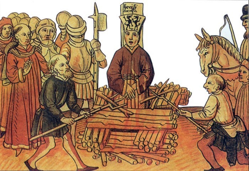 Defenestraciones de Praga: una forma simple y efectiva de cambiar el poder a través de una ventana