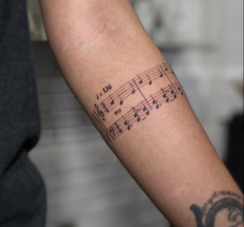 Del minimalismo a los tatuajes con historia: 33 ideas inusuales para el primer tatuaje Del minimalismo a los tatuajes con historia: 33 ideas inusuales para el primer tatuaje