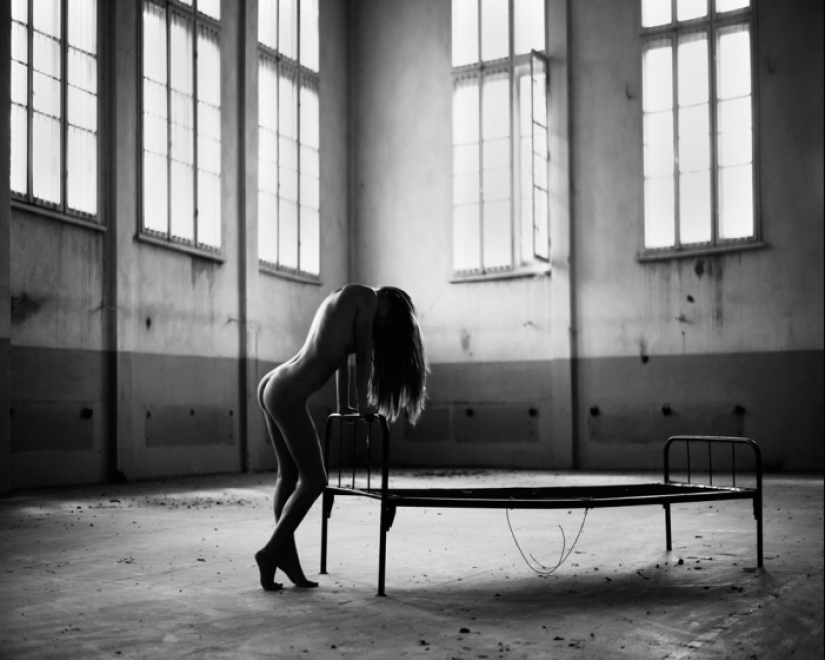 Delicate erotic works by Bulgarian photographer Kalynsky