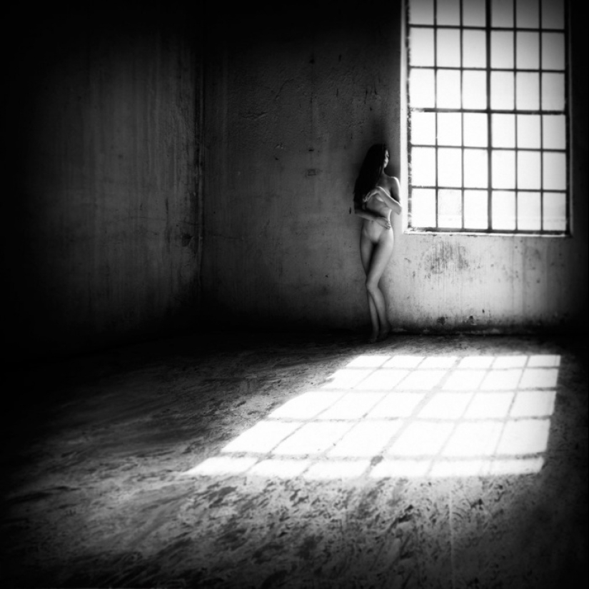 Delicate erotic works by Bulgarian photographer Kalynsky