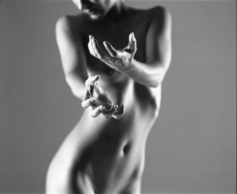 Delicate erotic works by Bulgarian photographer Kalynsky