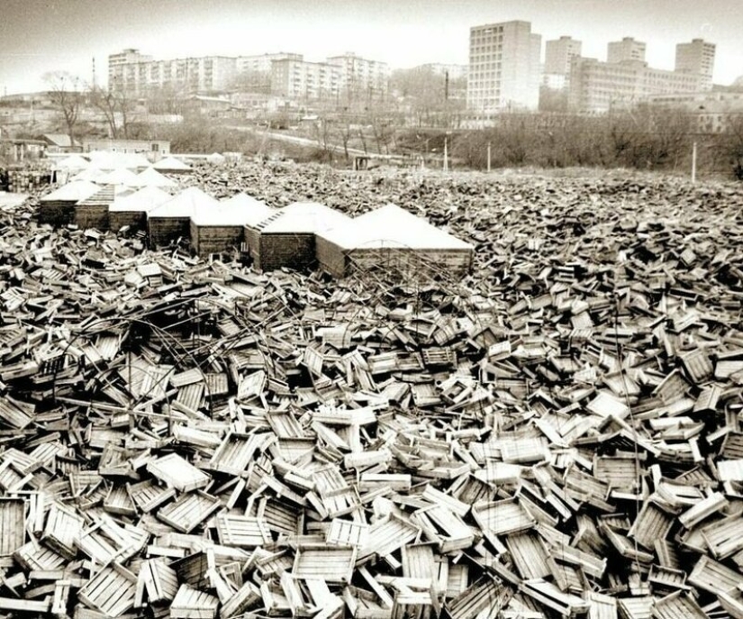 Destruction and disassembly: the Russian province in the dashing 90s Destruction and disassembly: the Russian province in the dashing 90s