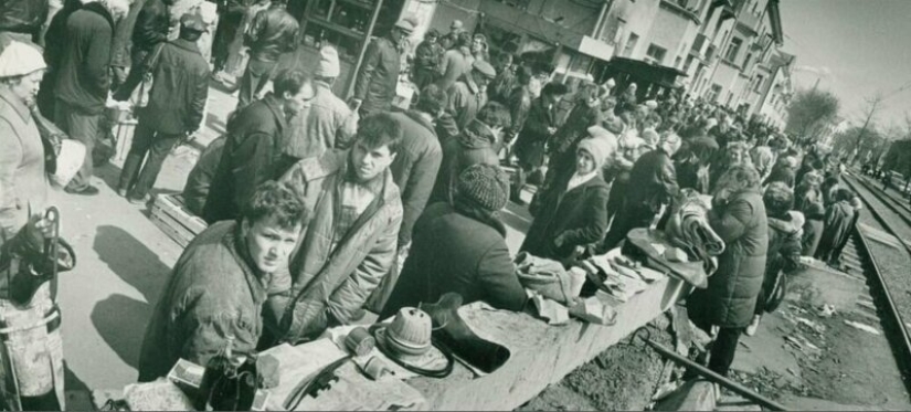 Destruction and disassembly: the Russian province in the dashing 90s Destruction and disassembly: the Russian province in the dashing 90s