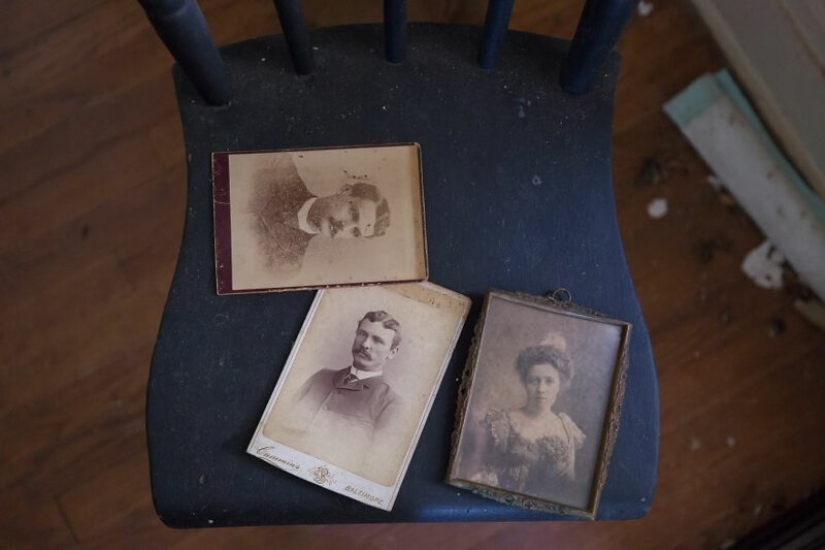 Disappeared feel the great spirit of America: walk through the abandoned old mansion Disappeared feel the great spirit of America: walk through the abandoned old mansion