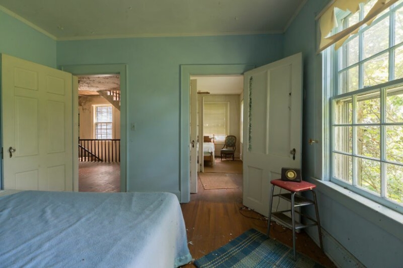 Disappeared feel the great spirit of America: walk through the abandoned old mansion Disappeared feel the great spirit of America: walk through the abandoned old mansion