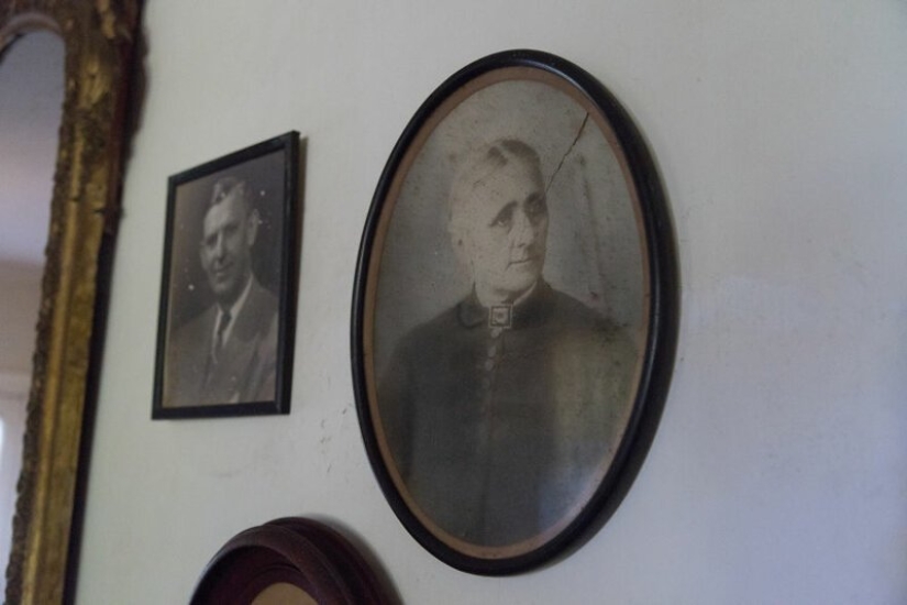 Disappeared feel the great spirit of America: walk through the abandoned old mansion Disappeared feel the great spirit of America: walk through the abandoned old mansion