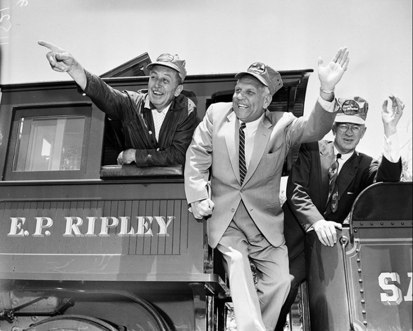 Disneyland en su día de apertura en 1955 Disneyland en su día de apertura en 1955