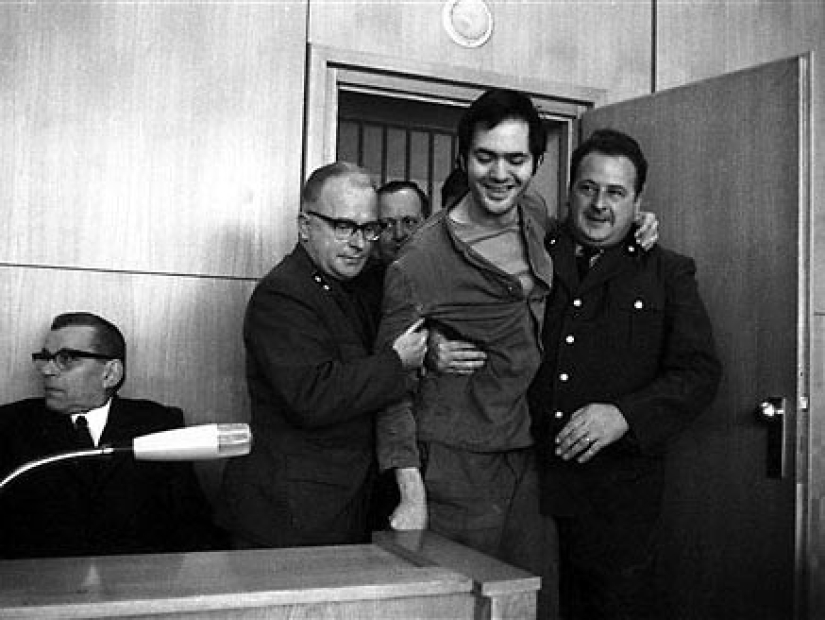 "Disparar y tener sexo son la misma cosa...", o lo que querían los revolucionarios de la nueva formación de la RAF "Disparar y tener sexo son la misma cosa...", o lo que querían los revolucionarios de la nueva formación de la RAF