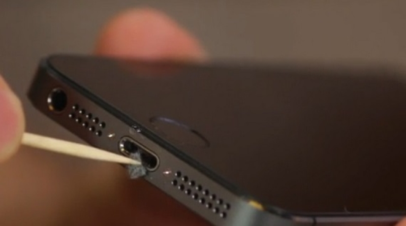 Don&#39;t Rush to &quot;Save&quot; Your Phone: How Service Centers Deceive Customers