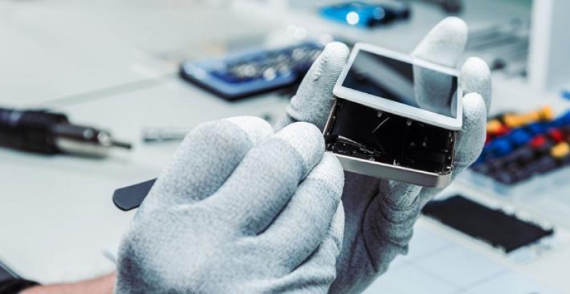 Don&#39;t Rush to &quot;Save&quot; Your Phone: How Service Centers Deceive Customers