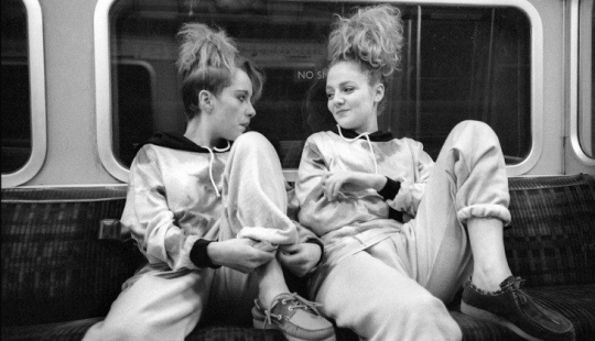 "Down the pipe": a London photographer with years, quietly filming the passengers of the subway "Down the pipe": a London photographer with years, quietly filming the passengers of the subway