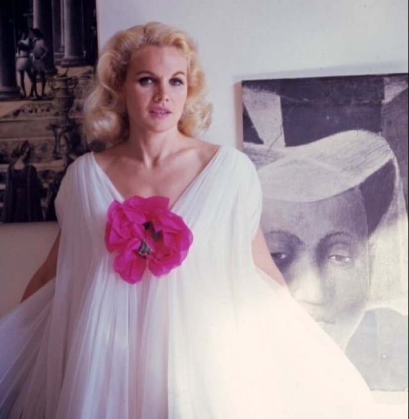 "¡Doy 150 vacas por esta muñeca!". Increíble juego de fotos vintage de Carroll Baker "¡Doy 150 vacas por esta muñeca!". Increíble juego de fotos vintage de Carroll Baker