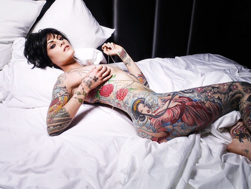 Dressed in a tattoo: "painted" the muses of Warwick Saint