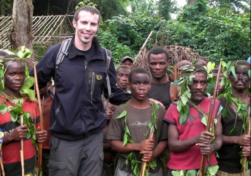 El amor de los polígonos, y la muerte de la superstición: la primitiva realidad de una tribu de pigmeos El amor de los polígonos, y la muerte de la superstición: la primitiva realidad de una tribu de pigmeos