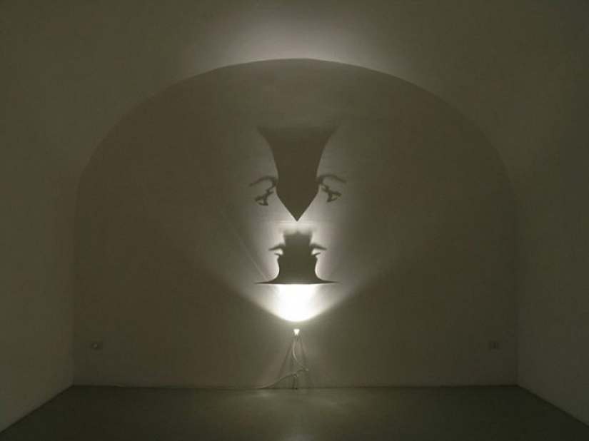 El artista que pinta con sombras El artista que pinta con sombras