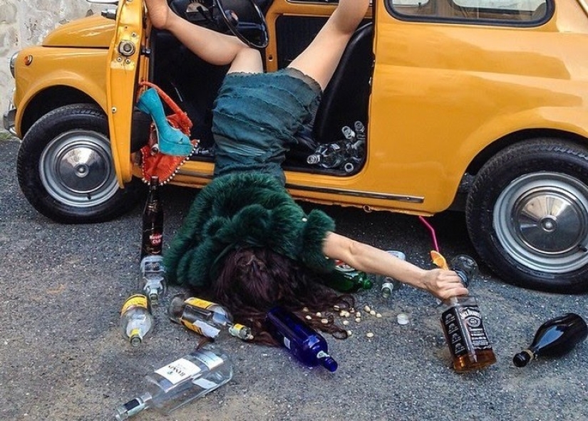 El colapso y la caída de las ilusiones de la vida: imágenes divertidas sobre accidentes escenificados El colapso y la caída de las ilusiones de la vida: imágenes divertidas sobre accidentes escenificados