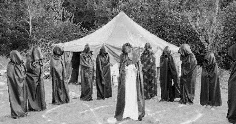 El Culto Blackburn, o Cómo Las Amas de Casa Fundaron una Secta con sacrificios humanos El Culto Blackburn, o Cómo Las Amas de Casa Fundaron una Secta con sacrificios humanos