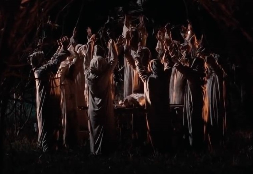 El Culto Blackburn, o Cómo Las Amas de Casa Fundaron una Secta con sacrificios humanos El Culto Blackburn, o Cómo Las Amas de Casa Fundaron una Secta con sacrificios humanos