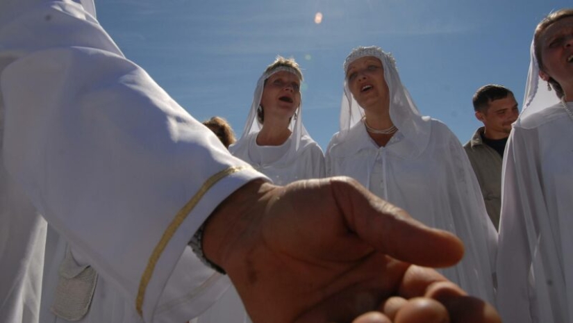 El Culto Blackburn, o Cómo Las Amas de Casa Fundaron una Secta con sacrificios humanos El Culto Blackburn, o Cómo Las Amas de Casa Fundaron una Secta con sacrificios humanos