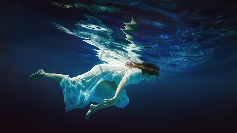 El elemento agua y la belleza del cuerpo femenino en las fotografías de Dmitry Laudin