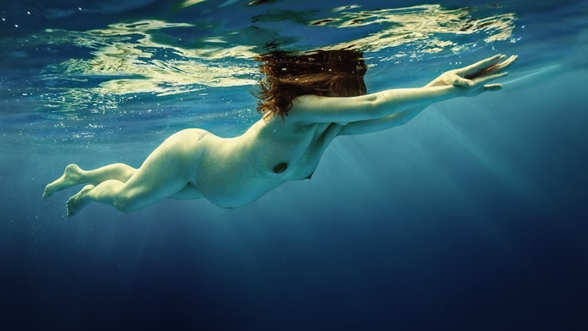 El elemento agua y la belleza del cuerpo femenino en las fotografías de Dmitry Laudin