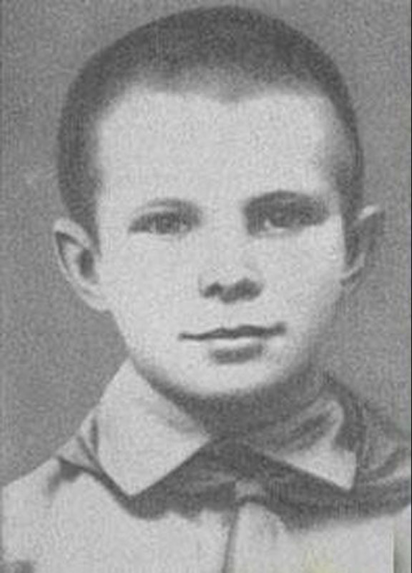 "El espacio está llamando a todo el mundo! Y llamada. Cómo vechnyy Zov" (Yuri Gagarin) "El espacio está llamando a todo el mundo! Y llamada. Cómo vechnyy Zov" (Yuri Gagarin)