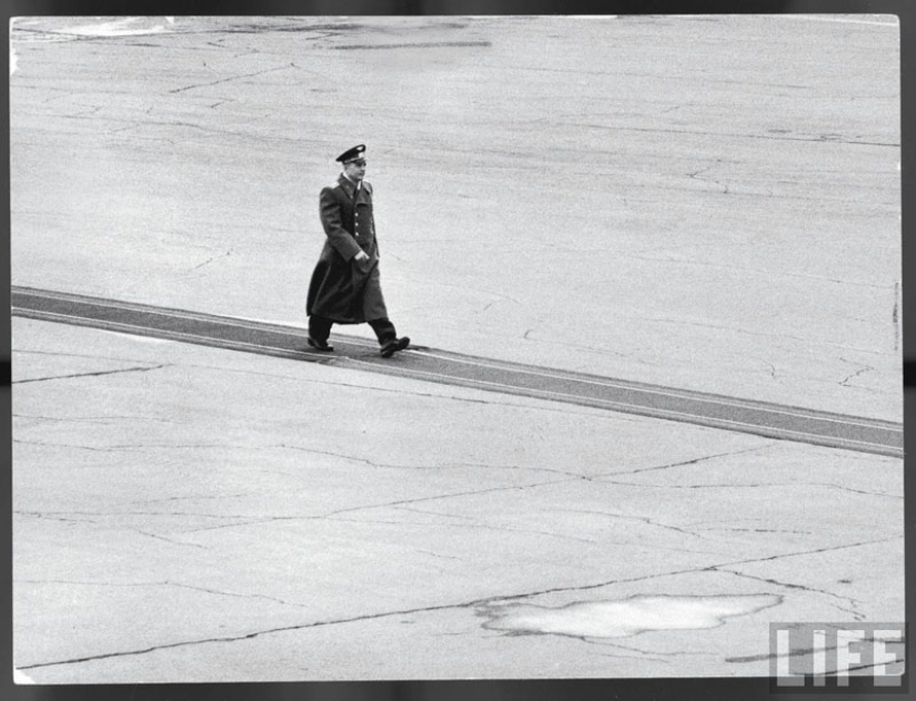 "El espacio está llamando a todo el mundo! Y llamada. Cómo vechnyy Zov" (Yuri Gagarin) "El espacio está llamando a todo el mundo! Y llamada. Cómo vechnyy Zov" (Yuri Gagarin)