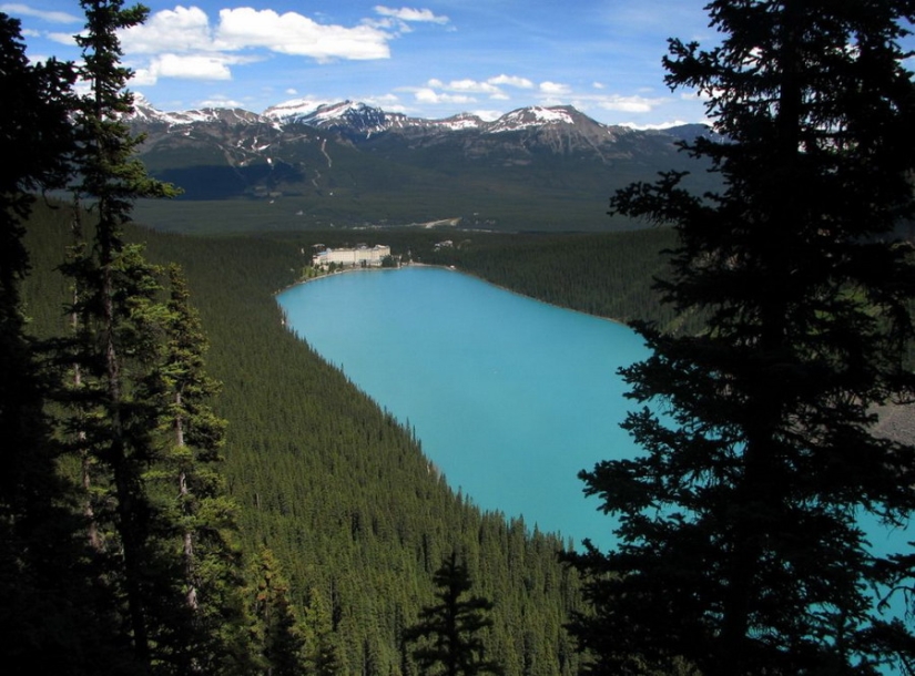 El lago Louise es un lugar extraordinariamente hermoso