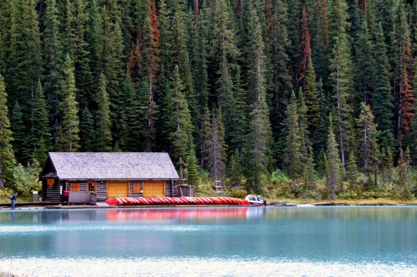 El lago Louise es un lugar extraordinariamente hermoso