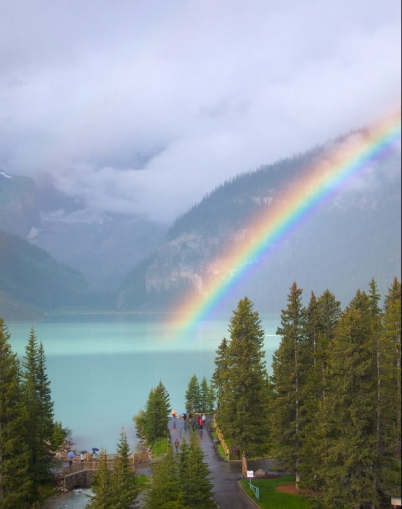 El lago Louise es un lugar extraordinariamente hermoso