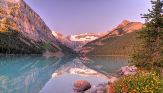 El lago Louise es un lugar extraordinariamente hermoso