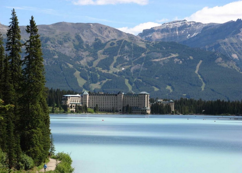 El lago Louise es un lugar extraordinariamente hermoso
