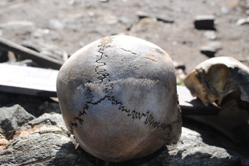 El lago Roopkund del Himalaya es un cementerio de 500 personas, que guarda su secreto