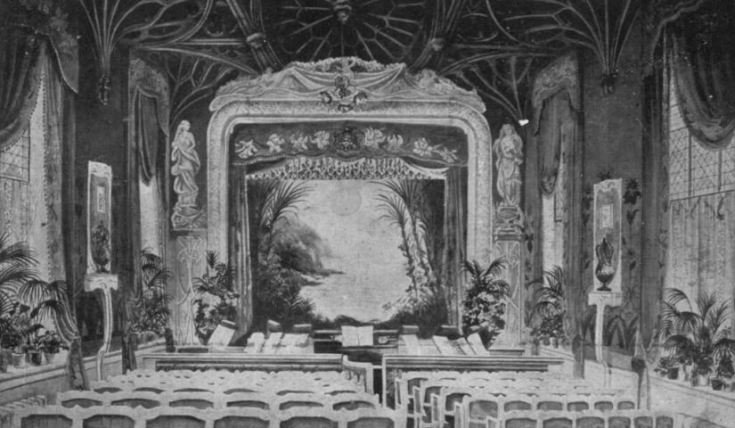 El marqués loco Henry Cyril Paget y su "Teatro de la alegría" El marqués loco Henry Cyril Paget y su "Teatro de la alegría"