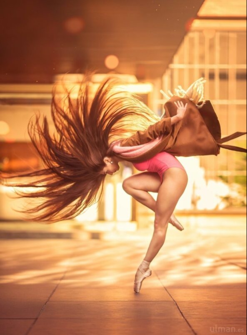 El mundo entero es un escenario: fotos dinámicas de bailarines en las calles y playas por Anna Ullman El mundo entero es un escenario: fotos dinámicas de bailarines en las calles y playas por Anna Ullman