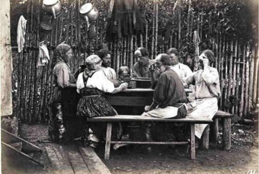 "El pan y el agua son nuestra comida": qué y cómo comían en los pueblos rusos a finales del siglo XIX