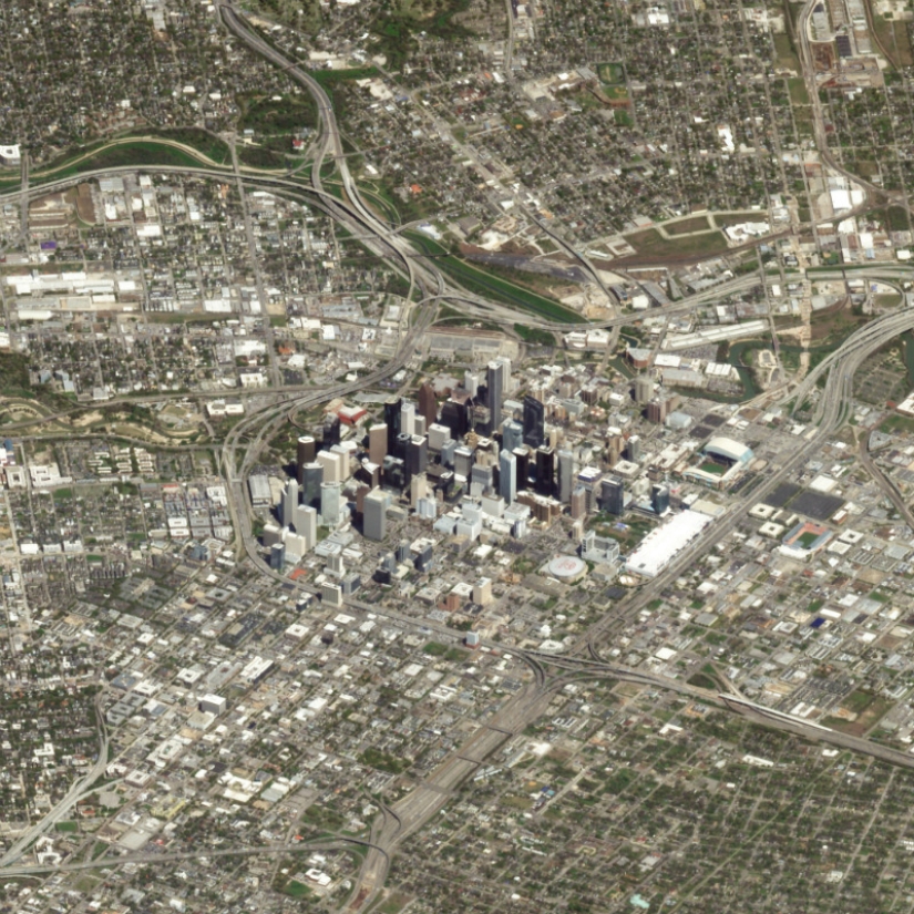 El satélite, la inclinación de la cámara: fotos del espacio que no son similares a los mapas de Google El satélite, la inclinación de la cámara: fotos del espacio que no son similares a los mapas de Google