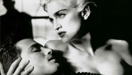 "El sexo ayuda a vender-20 obras escandalosas de Helmut Newton